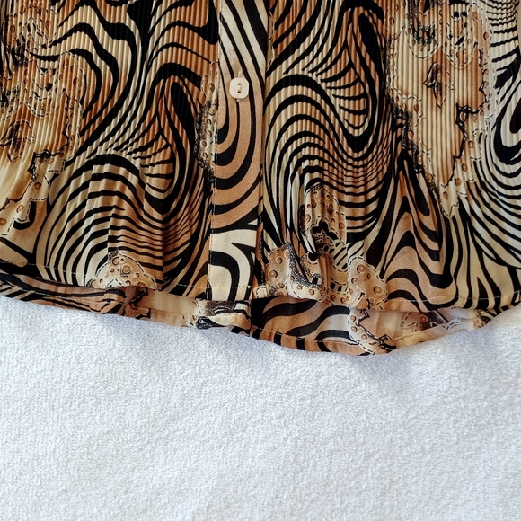 DRESSBARN Krinkled Tiger Print Blouse, size S - Picture 4 of 9